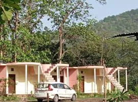 Corbett Jungle Inn, Riverside Forest Lodge, Ranikhet Road,Mohan,Dhikala Range opposite Mohan Eco Safari Zone