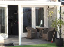 Ruim appartement met dakterras，位于许尔斯特的酒店