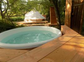 Tente luxe jacuzzi au bord des étangs，位于勒维雅昂的酒店