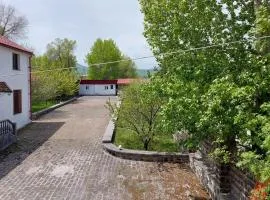 Mon Ami Loft Apartment