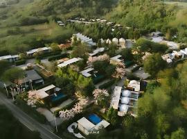 The X10 Nordic Tent and Glamping Pool Villa Khaoyai เขาใหญ่ - SHA Certified，位于Ban Thung Sawang的酒店