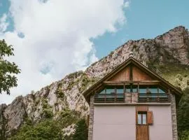 卡萨隆巴卢卡公寓