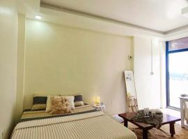 Modern Studio Apartment with Balcony & Stunning City View，位于碧瑶的酒店