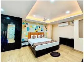 PURI HOTEL SANTOSH ! INN - Near Jagannath Temple - With Restaurant, Room Service, Free Wifi, Luxury & Spacious Rooms with full of amenities - Fully Air Conditioning Luxury Hotel - Best Customer Service Awarded !