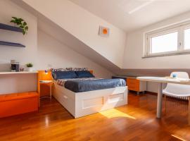 CaseOspitali - Il Nido Di Clò, monolocale con bagno e accesso indipendente senza cucina，位于纳维廖河畔切尔努斯科的酒店