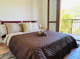 Accogliente Appartamento con Balcone Panoramico Fino a 3 Persone, Vicino al Centro Storico，位于菲乌吉的酒店