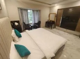 FlxHo Horizon One - Luxury Hotel Golf Course Road, Sector 43