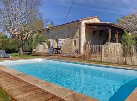 Maison de charme à la campagne piscine chauffée，位于Pugnac的酒店