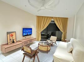 NEWLY RENOVATED Comfy Beachfront View At Seri Bulan Port Díckson，位于波德申的酒店