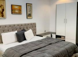 Grace court apartments，位于Alimosho的酒店