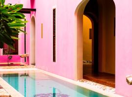 Rosas & Xocolate Boutique Hotel and Spa Merida, a Member of Design Hotels，位于梅里达的酒店