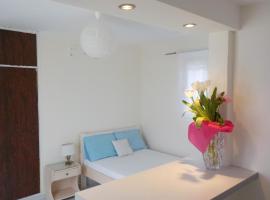 Mini City Center Studio，位于罗德镇的酒店