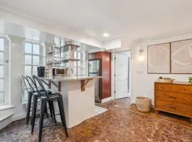 Unique & Charming 1 Bedroom One Block to King St
