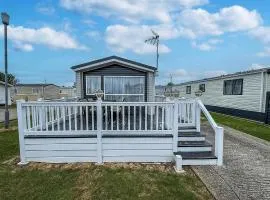 Modern 6 Berth Caravan With Wifi At St Osyth Beach In Essex Ref 28008Pm