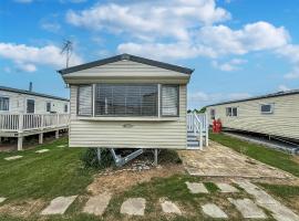 6 Berth Caravan At St Osyth Beach Holiday Park In Essex Ref 28007Gc，位于滨海克拉克顿的酒店