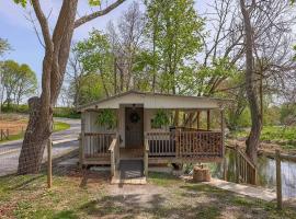 Cocalico Creek Cabin Lititz，位于利蒂茨的酒店