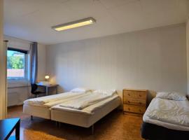 Twin room 207 near Kristiansand，位于维尼斯拉的酒店