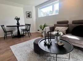 Quiet 2 Room apt - Free Parking - Near Bus stops