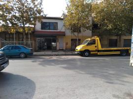 Furnished 1 Bedroom Apartment in Fier Kyengritja，位于费里的酒店