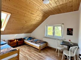 IPW Café & Rooms，位于Kobylany的酒店