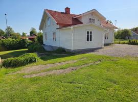 Charmig villa med 5 sovrum i Åmmeberg，位于Åmmeberg的酒店