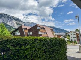 Stylisches Apartment mit Bergblick & Zentral，位于弗利姆斯的酒店