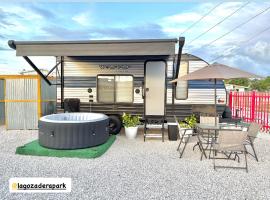 La Gozadera Park RV Royal，位于萨利纳斯的酒店