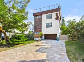 Anastasia Island Villa Upper Level plus Rooftop，位于圣奥古斯丁的酒店