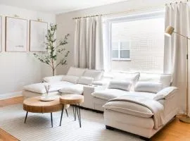 2BR Near OHare and Transit Newly Furnished Modern