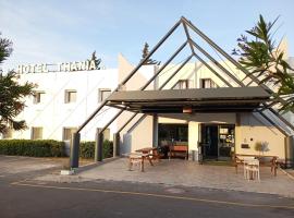 HOTEL THANIA，位于弗龙蒂尼昂的酒店