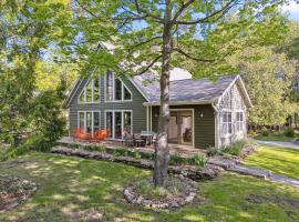 Top of the Hill Cabin by Simple Life Rental，位于鱼溪的木屋