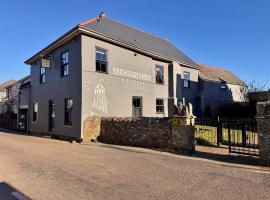 Brightham House - Exclusively for Adults，位于索尔科姆的酒店