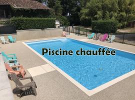 Camping les Avenières，位于Manthes的酒店