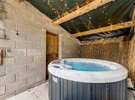 Central Malham Wellbeing Escape, 1-bed cottage with yoga studio，位于马勒姆的酒店