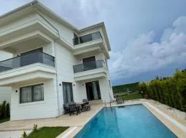 Serenity Garden Holiday 12