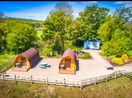 Westport Glamping at Doon Angus Farm，位于韦斯特波特的酒店