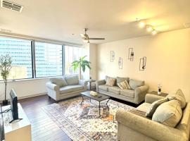 High-Rise Apartment in Downtown Dallas wPool，位于达拉斯的酒店