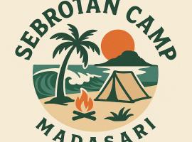 sebrotan camp area pantai madasari，位于Madasari的豪华帐篷