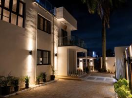 Couples Suites at Ocean Park Beach Club，位于圣胡安的酒店