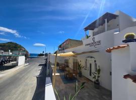 Chiaia Di Rose Rooms & Apartment，位于伊斯基亚的民宿
