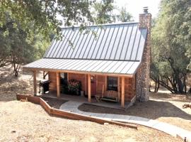 Apple Valley Cabin，位于索诺拉的酒店