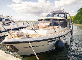 TraumZeitBoot Susan Yacht auf dem Scharmützelsee Bad Saarow，位于巴特萨罗皮斯库夫的酒店