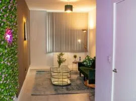 Luxury 1BR Flat Near Heathrow