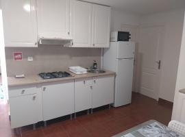 Casa Santa Maria apartamento B，位于Ermidas的酒店