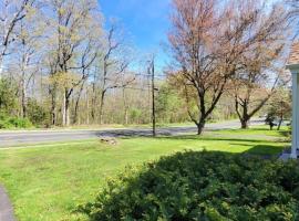 5•Star Fave CapeCodStyle Gem with Bedroom on Main，位于法明顿的酒店