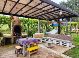 Espectacular cabaña campestre con granja，位于锡帕基拉的酒店