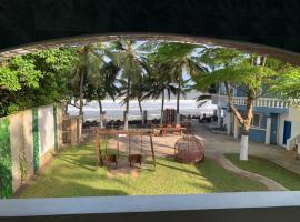 KorKoCove Beachfront Suites，位于阿克拉的酒店