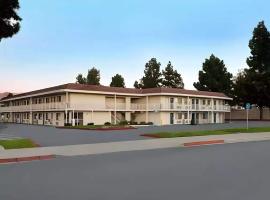 Super 8 by Wyndham San Jose，位于圣何塞的酒店