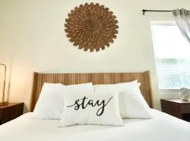 SōLE Suite #1-2 min to BEACH-Patio & Courtyard