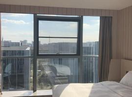 Hanting Hotel Shanghai Lingang New City Wanda Plaza，位于上海的酒店
